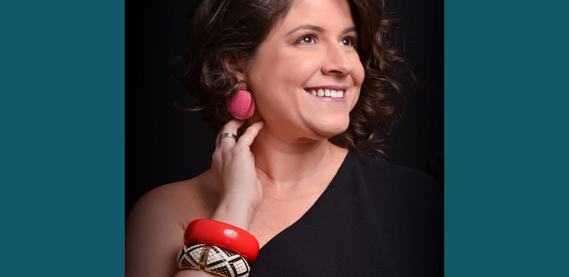 Acessórios com Intenção: Visagismo no Cabelo e no Rosto para Comunicação de Imagem